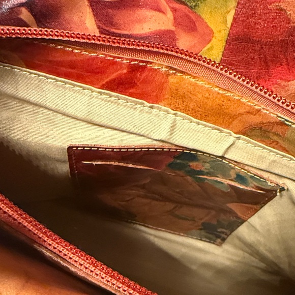 Mira Flores - Calfskin Leather Bag and Wallet Set - Picture 10 of 13